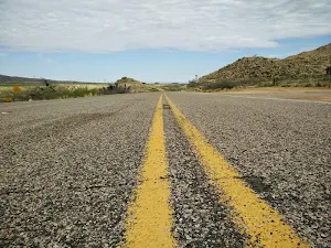 Yellow lines wallpapers Screenshot 2