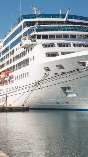 Cruise Ship Wallpaper Screenshot 3