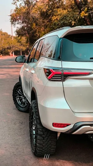 Toyota Fortuner Wallpaper Screenshot 3