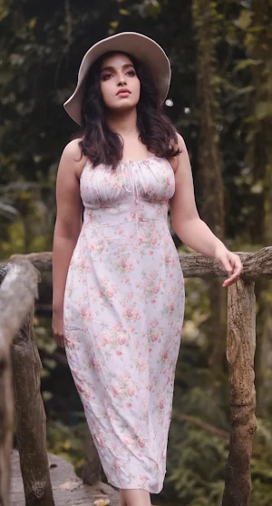 Malavika Menon Wallpapers HD Screenshot 2