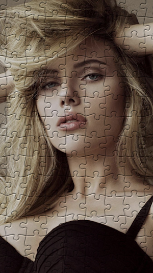 Scarlett Johansson Puzzles Screenshot 2