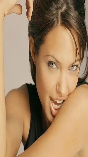 Angelina Jolie Wallpapers HD Screenshot 2