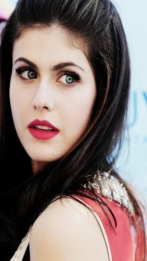 Alexandra Daddario Wallpaper Screenshot 3
